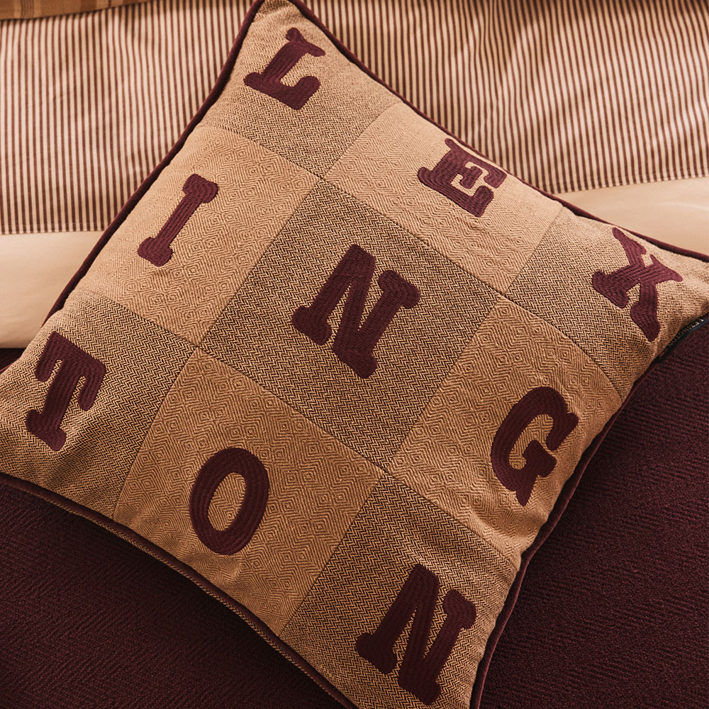 Lexington Letter Patch Tweed Organic Cotton Kuddfodral 